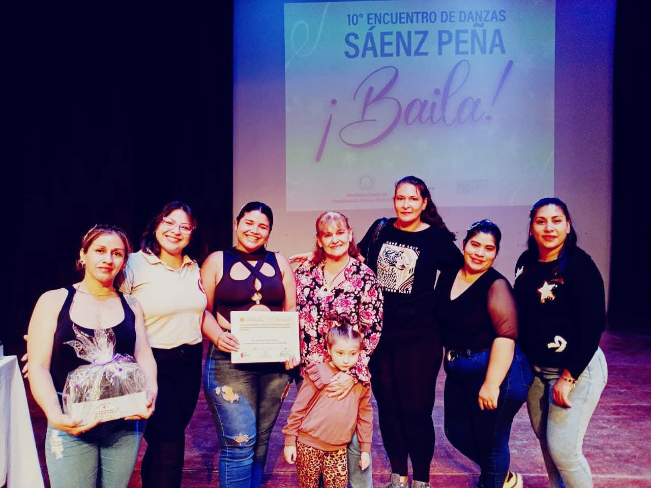 Grupo Mujeres Activas en encuentro de danzas